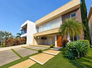 Casa · 295m² · 5 Quartos · 4 Vagas · 
                                Sobrado com 3 Suítes, Edícula Completa e Área Gourmet no Condomínio