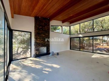 Casa · 312m² · 2 Vagas · CASA NOVA COM 3 SUÍTES