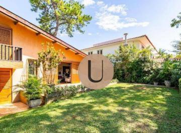 8b4c4f56d93d6e6a5eba547b749610d40ab217b6 · Casa com 3 Quartos e 5 banheiros à Venda, 250 m²