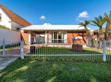 Casa · 129m² · 3 Quartos · Casa para locação com 3 quartos no São Braz próximo a Av. Toaldo Tulio por R$ 4.200,00 em Curitiba-P