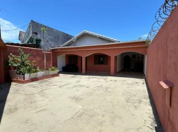 Casa de 4 quartos, Itanhaém · Casa com 4 quartos e espaço para piscina em Itanhaém.