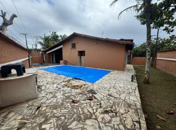 Casa de 2 quartos, Itanhaém · Casa com piscina e 2 quartos em Itanhaém.