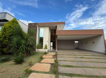 Casa de 3 quartos, Gama · Casa ponte alta norte, 3 suítes, piscina, churrasqueira, rica em armários, lote 400m²