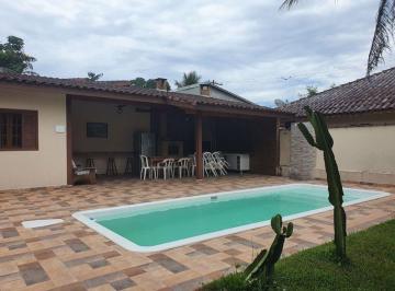 Casa de 3 quartos, Itajaí · Casa com 220 m² e 3 quartos à venda em Cabeçudas