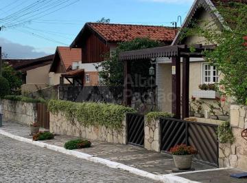 Casa · 172m² · 4 Quartos · 2 Vagas · DE PORTEIRA FECHADA PERTO DE TUDO!!!
