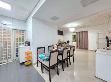 Casa de 3 quartos, Taguatinga · 3 QUARTOS, COM HABITE-SE, ACEITA FINANCIAMENTO