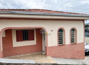 Casa · 124m² · 2 Quartos · 3 Vagas · Casa com 2 Quartos ? Perto do Centro!