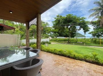 Foto 01 · Casa em condomínio, frente ao mar, com 6 suítes, terreno amplo, na praia do Lázaro em Ubatuba!