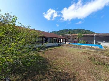 Foto 01 · Casa em amplo terreno, perto do mar, ideal para pousada ou hostel, na praia do Lázaro em Ubatuba!