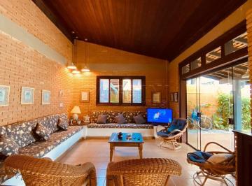 Foto 01 · Linda casa em condomínio com 4 suítes e espaço gourmet, pertinho do mar, na praia do Lázaro em Ubatu