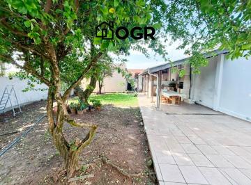 Casa de 3 quartos, Limeira · Casa Térrea de Esquina à Venda – 2 Quartos | Área Gourmet | Quintal |Jardim Ouro Verde – Limeira/SP