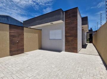 Casa de 2 quartos, Itanhaém · Casa com piscina e área gourmet em Itanhaém.
