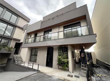 Casa de 3 quartos, Curitiba · Casa em condomínio Fechado no Batel, com 3 Suítes