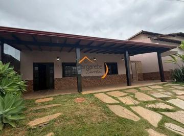 Casa de 3 quartos, Brasília · 3 QUARTOS, SENDO 1 SUÍTE COM ARMÁRIOS/COZINHA COM ARMÁRIOS/CHURRASQUEIRA/VARANDA