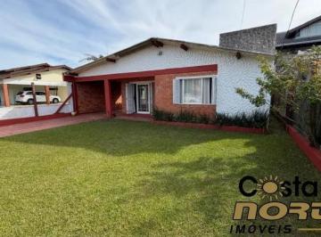 Casa · 121m² · 4 Quartos · 1 Vaga · Casa Mobiliada Próximo do Mar em Tramandaí