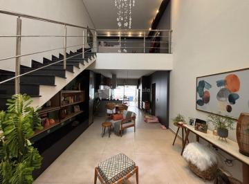 Casa · 178m² · 3 Quartos · 2 Vagas · Lindo Sobrado à venda com 3 quartos 178 m² no Residencial Tecoara