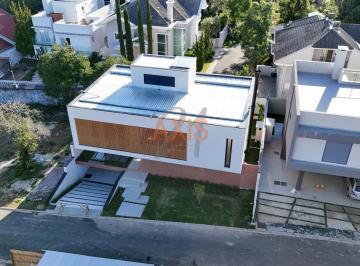 Casa · 348m² · 3 Quartos · 4 Vagas · Casa  de 3 Suítes à Venda no Condomínio Villaggio di Capri | São Lourenço Curitiba