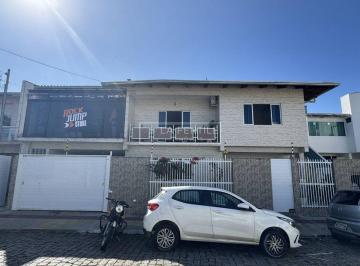 Casa · 254m² · 4 Quartos · 2 Vagas · Casa com 4 Quartos, 1 Suíte, 254.79M², Aluguel de R$ 10.000 + Taxas - Centro, Balneário Camboriú (Sc
