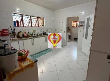 Casa · 300m² · 3 Quartos · 2 Vagas · Vendo casa 3 quartos, sendo uma suíte com closet