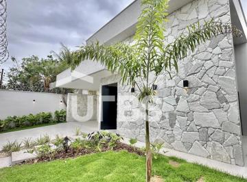 Casa · 200m² · 3 Quartos · 0 - Casa 3 quartos, sendo 3 suítes