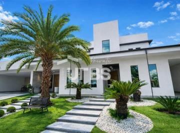 Casa · 600m² · 4 Quartos · 6 Vagas · Sobrado à venda com 600m² e 4 Suítes no Jardins Florença