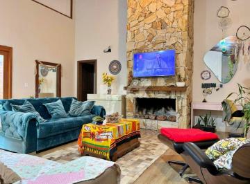 Casa · 350m² · 3 Quartos · 1 Vaga · Casa à venda - em Torres