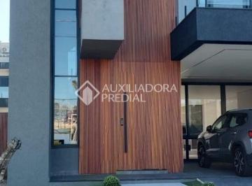 Casa · 203m² · 4 Quartos · 2 Vagas · Casa no bairro Centro