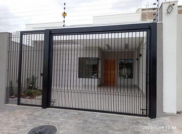 7739715250.jpg · Casa de ótimo padrão localizada no Jardim Fregadolli em Maringá.Benfeitorias:- 03 quartos sendo 01 s