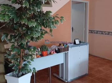 Casa · 204m² · 3 Quartos · 2 Vagas · Casa com 03 quartos na região da Vila Mascote.