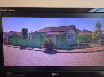 Casa de 2 quartos, Fartura · Casa aconchegante com quintal verde em Fartura
