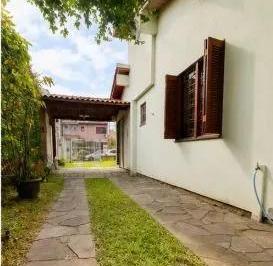 Casa de 4 quartos, Porto Alegre · Casa 4 domitorios sendo uma suite com 6 vagas em 195m2 no bairro Guaruja.