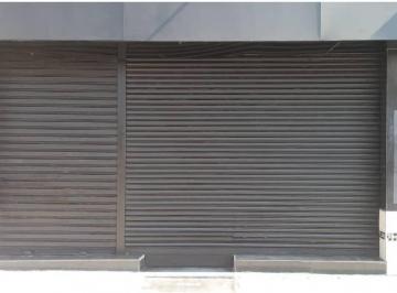 Comercial · 630m² · Loja na Largo dos Pinheiros, 37 • 630 m²