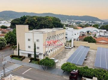 Um olhar panorâmico sobre o investimento. Estrutura imponente com telhas térmicas, usina fotovoltaica no pátio e localização de esquina de altíssima valorização. · Hotel em São Luís de Montes Belos | Troca por Fazenda