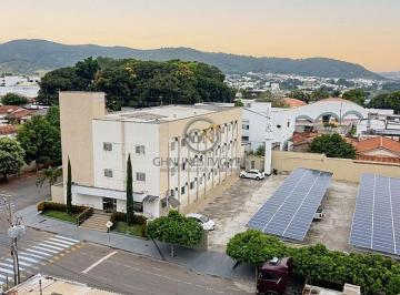 Um olhar panorâmico sobre o investimento. Estrutura imponente com telhas térmicas, usina fotovoltaica no pátio e localização de esquina de altíssima valorização. · Hotel em São Luís de Montes Belos | Troca por Fazenda