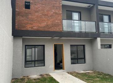 Casa de 3 quartos, Curitiba · Sobrado moderno com terraço e amplo jardim em localização privilegiada.