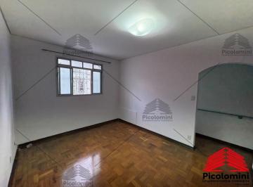 Foto 04 · Casa térrea a venda na Mooca, sala, cozinha com armários, 2 amplos dormitórios, banheiro, lavanderia