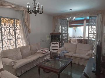 Casa · 360m² · 5 Quartos · 2 Vagas · Oportunidade - Casa em Condomínio - Condomínio Jardim das Colinas - 5 Dormitórios - 310m².