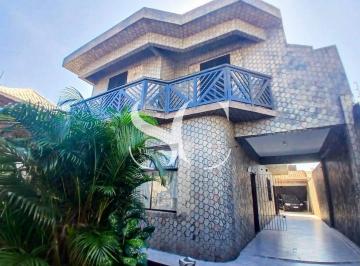 Casa · 257m² · 3 Quartos · 6 Vagas · Aluga-se casa de 03 dormitórios sendo 01 suíte no bairro de Ocian em Praia Grande 