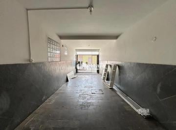 Casa · 200m² · 3 Quartos · 2 Vagas · Casa residencial com 3 quartos sendo 1 suíte disponível para locação no bairro Martins em Uberlândia