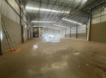 Comercial · 1050m² · 10 Vagas · Galpão disponível para locação no bairro Marta Helena em Uberlândia-MG
