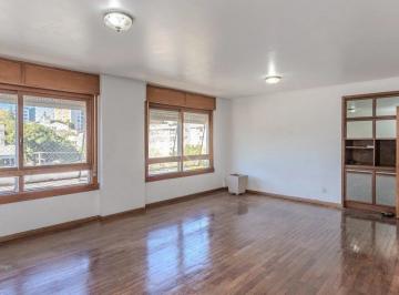 Apartamento · 140m² · 3 Quartos · 2 Vagas · Apartamento semimobiliado de 140 m² privativos no bairro Mont'Serrat