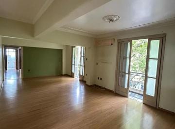 Apartamento · 134m² · 3 Quartos · Apartamento com 03 quartos e 02 banheiros no Centro Histórico de Porto Alegre