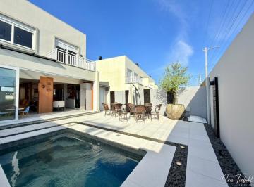 Casa · 114m² · 3 Quartos · Casa mobiliada e decorada em condomínio fechado – Xangri-lá
