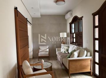 Casa · 209m² · 4 Quartos · 2 Vagas · Casa com 209 m², 4 Quartos, Escritório e Cozinha Gourmet
