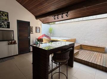 Casa · 145m² · 3 Quartos · 2 Vagas · Sobrado em Rua Arvoredo - Centro - Balneário Piçarras/SC
