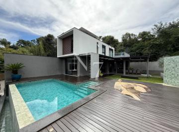 Casa · 194m² · 4 Quartos · 4 Vagas · Sobrado com 4 Suites, Piscina, Área Gourmet em Condominio Exclusivo.