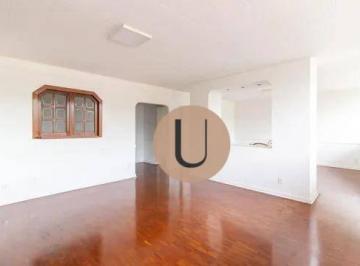 aca2d6b81e8d1bbca9cd68453b6fe76e2199696f · Apartamento de 162 m² totalmente modernizado, com planta quadrada icônica e vista livre para o verde