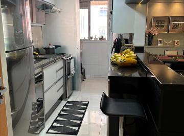 Apartamento de 3 quartos, Guará · Apartamento de três quartos em porcelanato.
