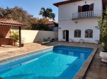 Foto 01 · Belíssimo sobrado com piscina, 04 suítes, 04 vagas amplas. Garagem com portão automático e acesso in