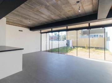 1005799_01fotos_001_destaque.jpg · Casa em Condomínio, 3 dormitórios, 120 m², em Hípica